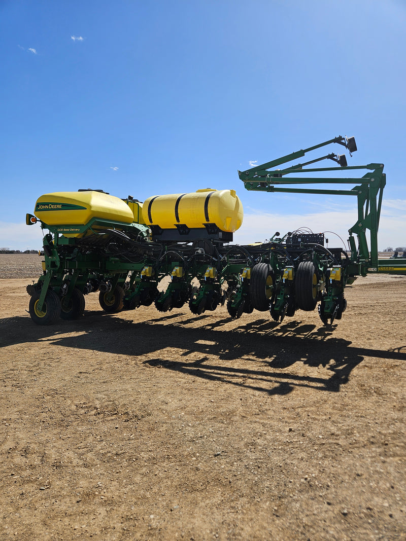 Load image into Gallery viewer, 2009 John Deere 1770nt 16 Row 30&quot; Planter
