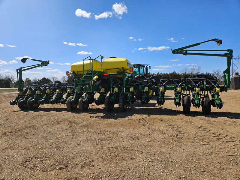 Load image into Gallery viewer, 2009 John Deere 1770nt 16 Row 30&quot; Planter
