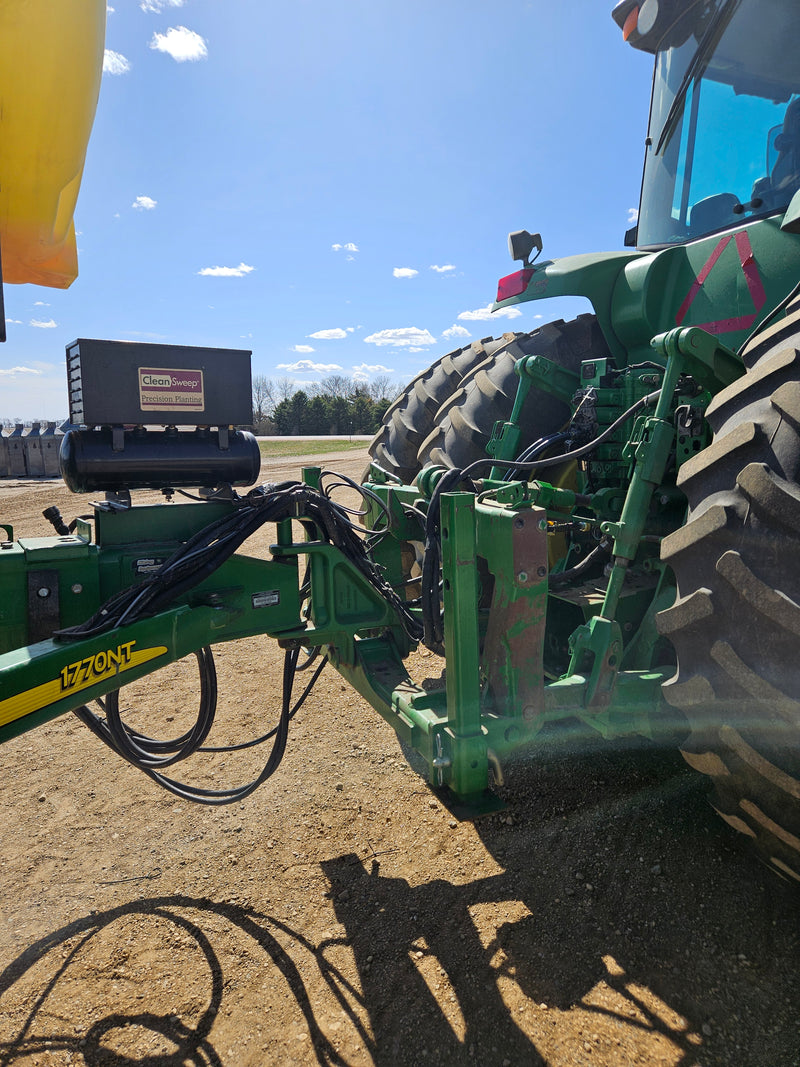 Load image into Gallery viewer, 2009 John Deere 1770nt 16 Row 30&quot; Planter
