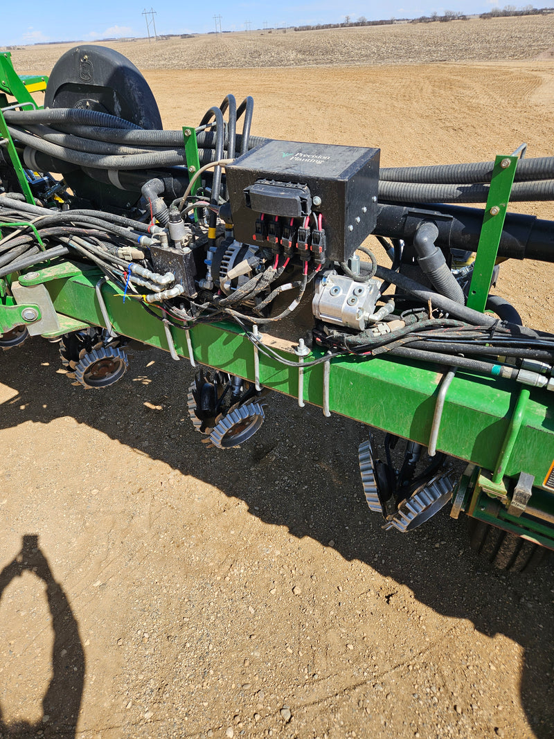 Load image into Gallery viewer, 2009 John Deere 1770nt 16 Row 30&quot; Planter
