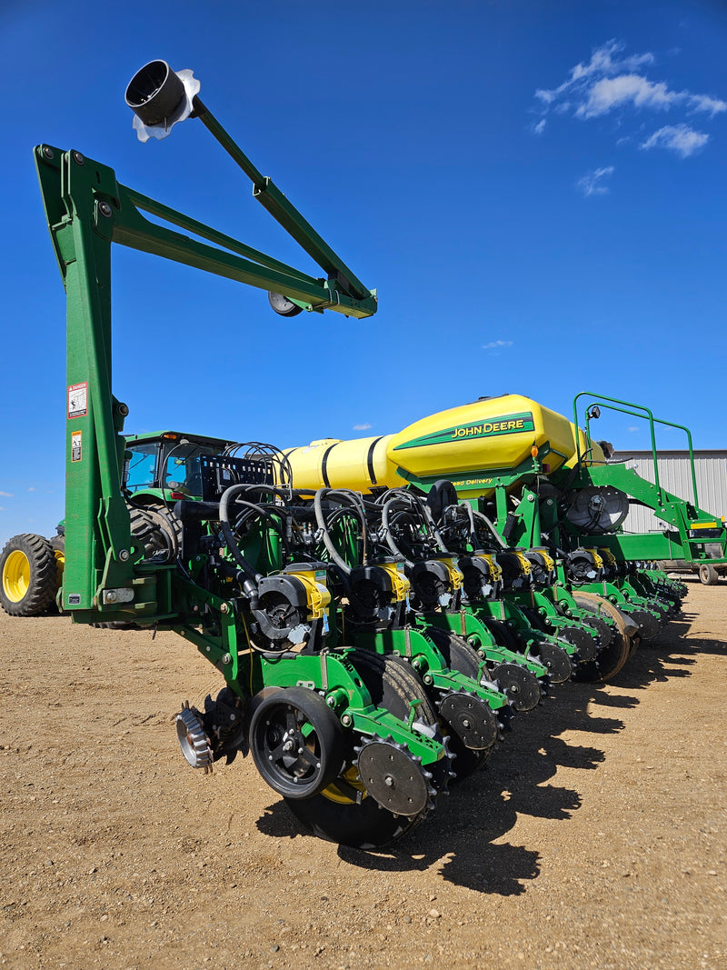 Load image into Gallery viewer, 2009 John Deere 1770nt 16 Row 30&quot; Planter
