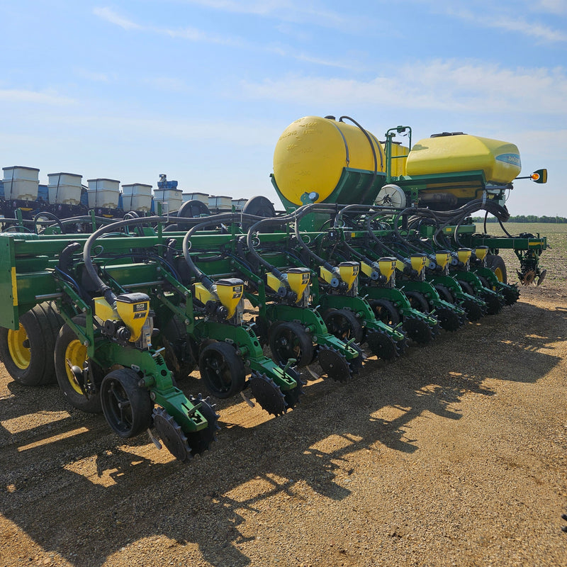 Load image into Gallery viewer, SOLD 2014 John Deere DB60 24 row 30&quot; Planter

