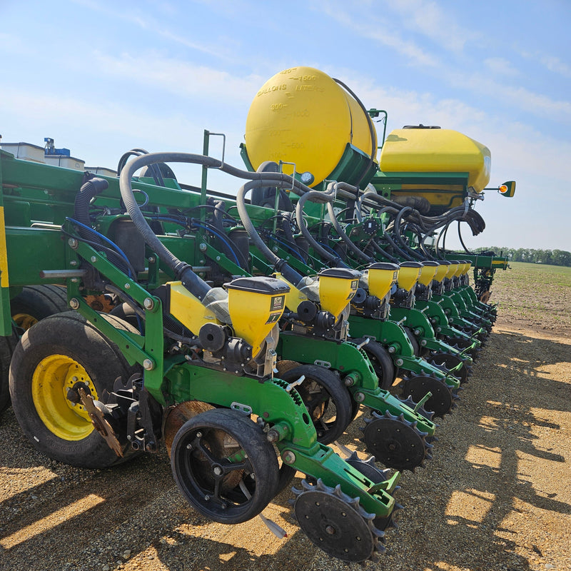 Load image into Gallery viewer, SOLD 2014 John Deere DB60 24 row 30&quot; Planter
