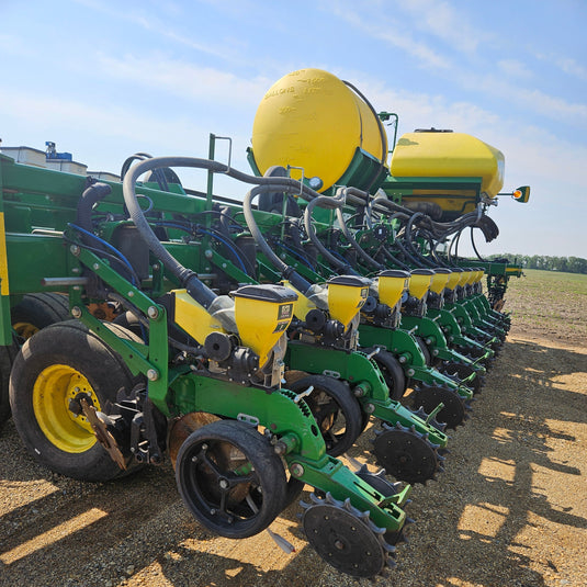 SOLD 2014 John Deere DB60 24 row 30" Planter
