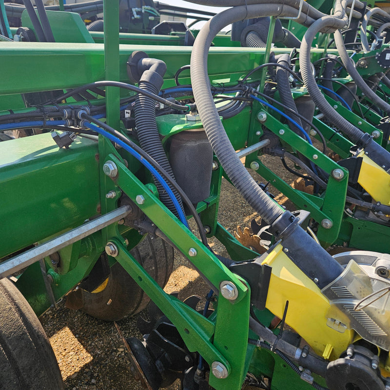Load image into Gallery viewer, SOLD 2014 John Deere DB60 24 row 30&quot; Planter
