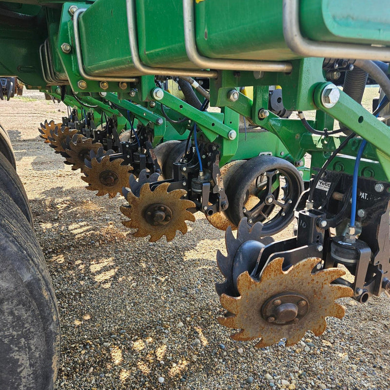 Load image into Gallery viewer, SOLD 2014 John Deere DB60 24 row 30&quot; Planter
