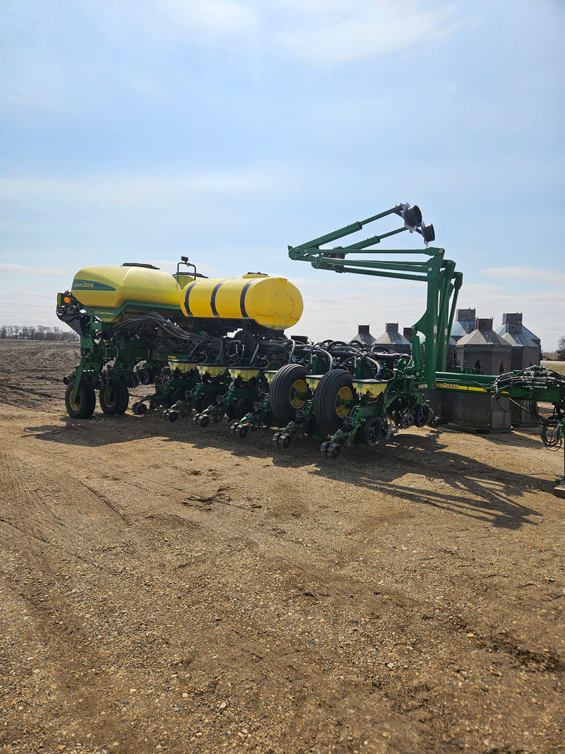 Load image into Gallery viewer, 2013 John Deere 1770nt 16 row 30"
