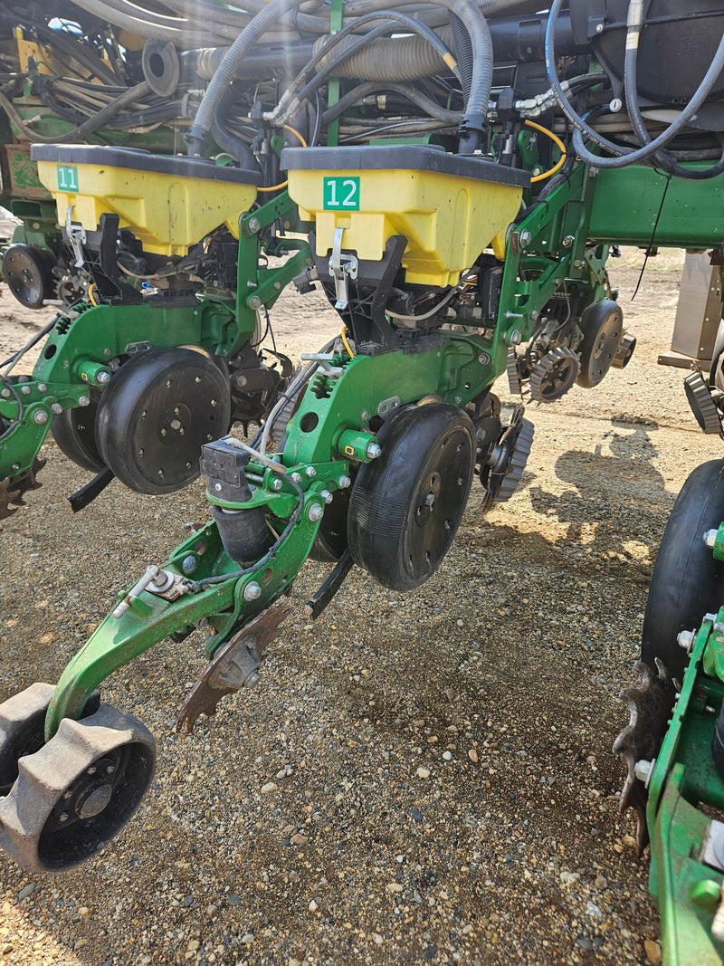 Load image into Gallery viewer, 2013 John Deere 1770nt 16 row 30"
