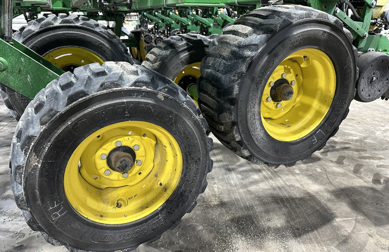Load image into Gallery viewer, 2013 John Deere DB60
