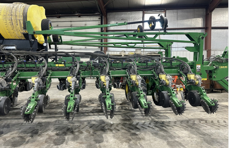 Load image into Gallery viewer, 2013 John Deere DB60
