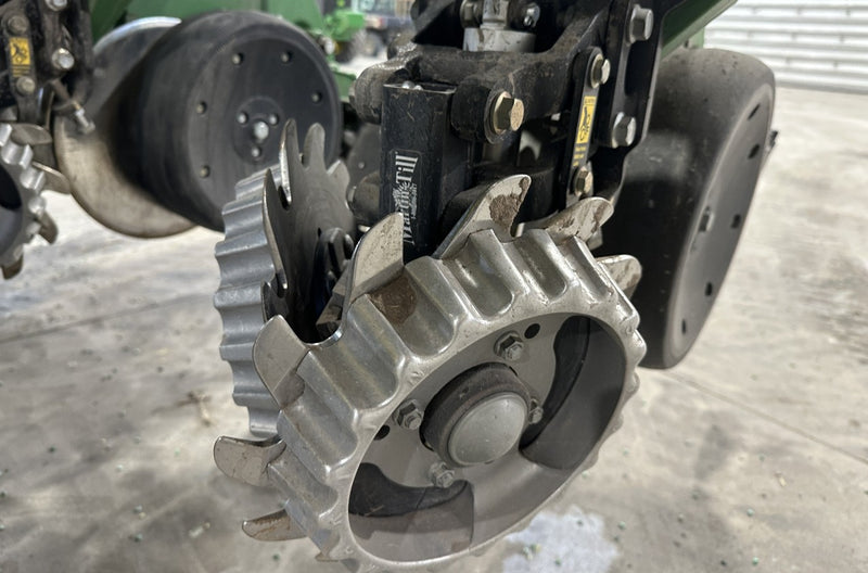 Load image into Gallery viewer, 2013 John Deere DB60
