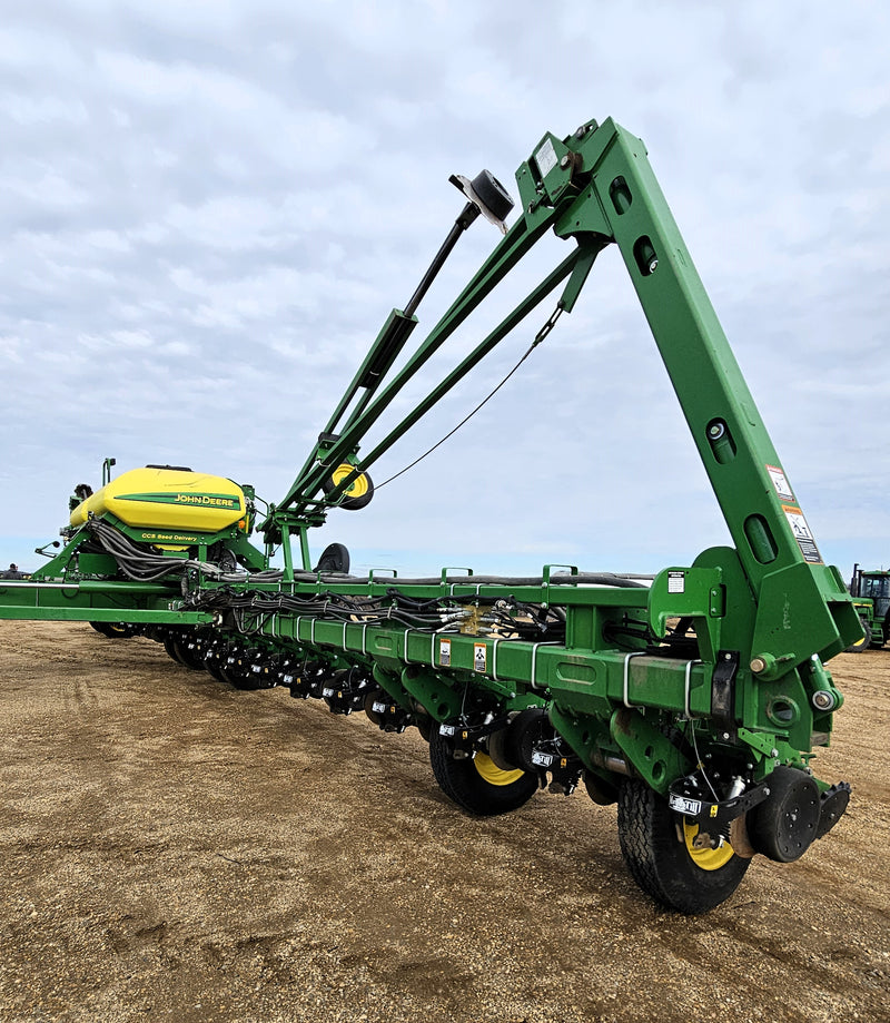 Load image into Gallery viewer, 2014 John Deere 1770nt 30&quot; 24 Row Planter
